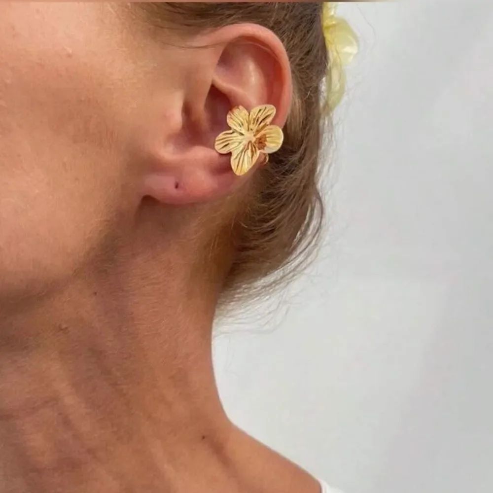 Flower cuff Earrings A1487